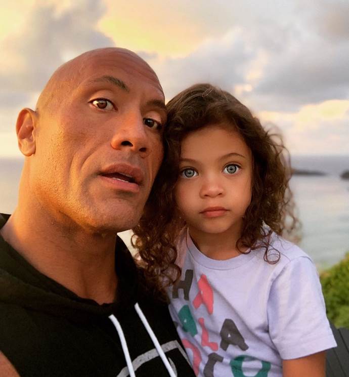 Top 10 highest paid insta celebs. [Thread]1. Dwayne "The Rock" Johnson Followers: 187,300,000Cost per post: Approx. AUD $1,461,498 (USD $1,015,000)