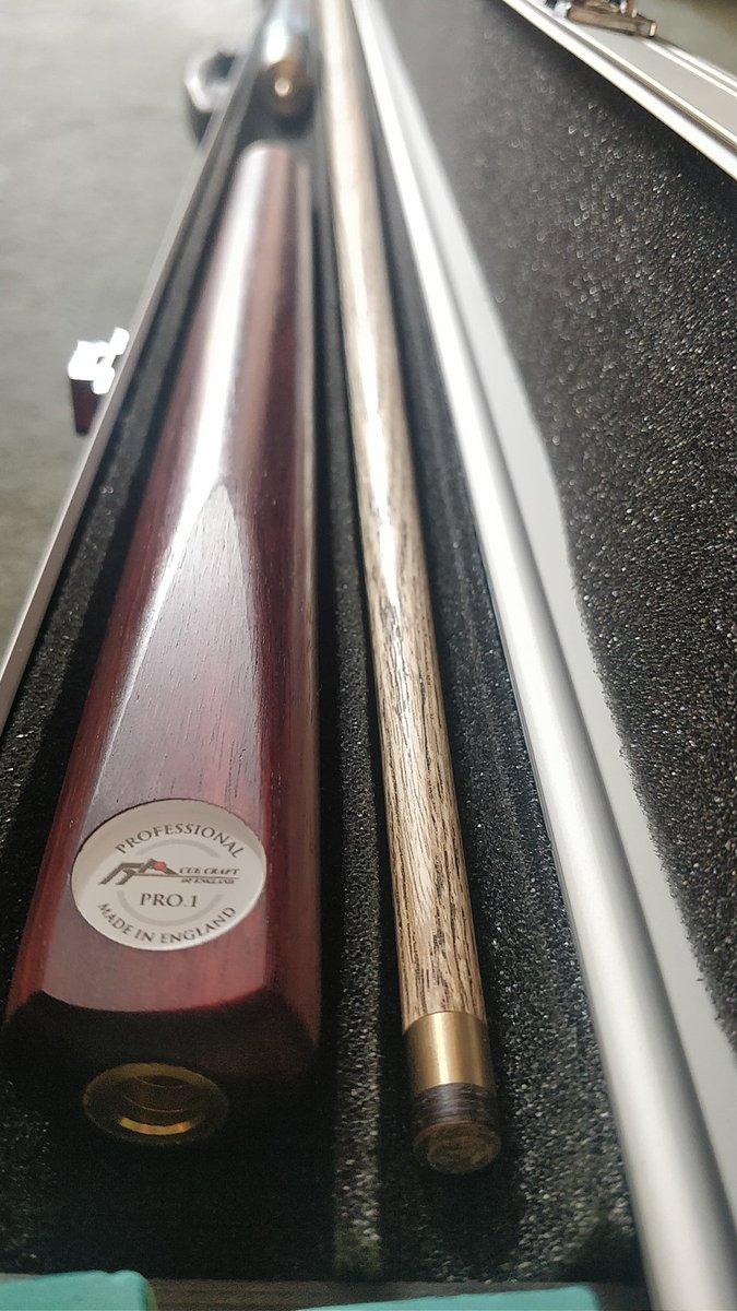 Lee__Bucko's tweet photo. New stick to go in off on the break #cuecraft #snooker https://t.co/22vsArrKBd