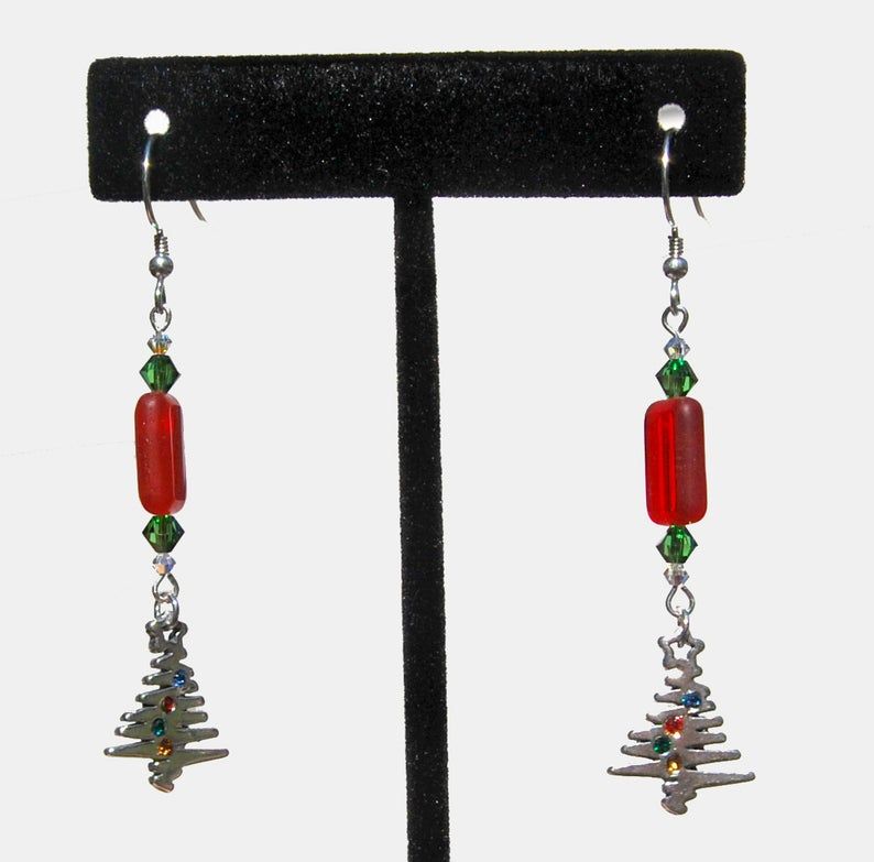 KarmaKittyJewel's tweet photo. #Sterling #Silver #crystal #summer #summertree #handmadeearrings #freeshipping #freeship #etsyearrings #etsymntt #etsysocial #etsyhandmade #holiday #swarovski #bling #summer #tree https://t.co/yVTtKH1nfC @Etsy #etsysummer #summer #summergift #summer2020 #ChristmasInJuly https://t.co/wNqezgCmN9