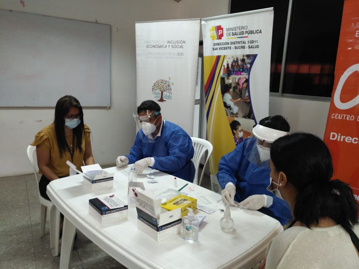 yessenia_loor's tweet photo. Zona 4|
#Distrito13D11 del Ministerio de Salud Pública
, entregó pruebas rápidas #Covid19_ec para servidores de #MIES Distrito 13D10; esta donación permitirá que el equipo de trabajo labore con confianza y seguridad.
@IvanGrandaM
@IsraelBrionesJ https://t.co/b2pCHK1E2p