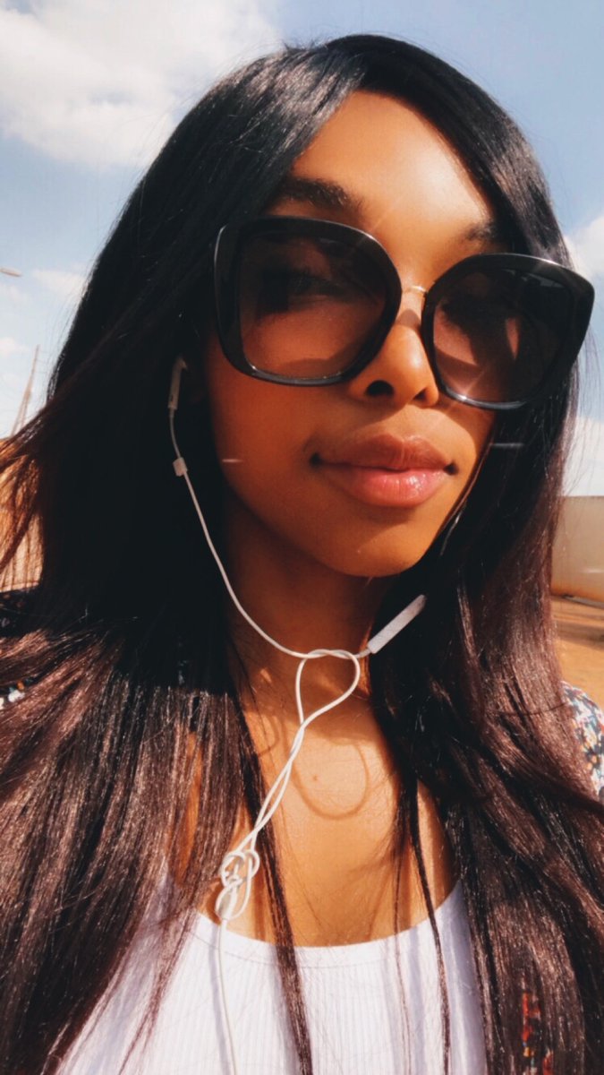 MissFiks1's tweet photo. #GlowDifferent 🍯✨🌼 https://t.co/3KcgObBeWu