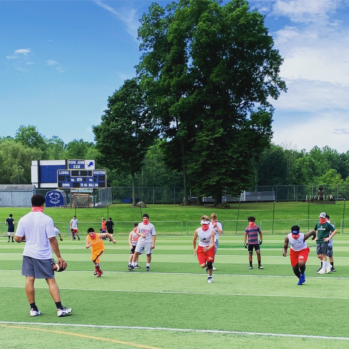 RocketSportsFB's tweet photo. Awesome first day of Rocket Sports Football Camp! #dreambigplaybig #rocketsportsfootball #wehavelaunched #njfootball #elitefootball #eliteyouthfootball #njyouthfootball #footballcamp #footballdrills https://t.co/hSit1MqEXt