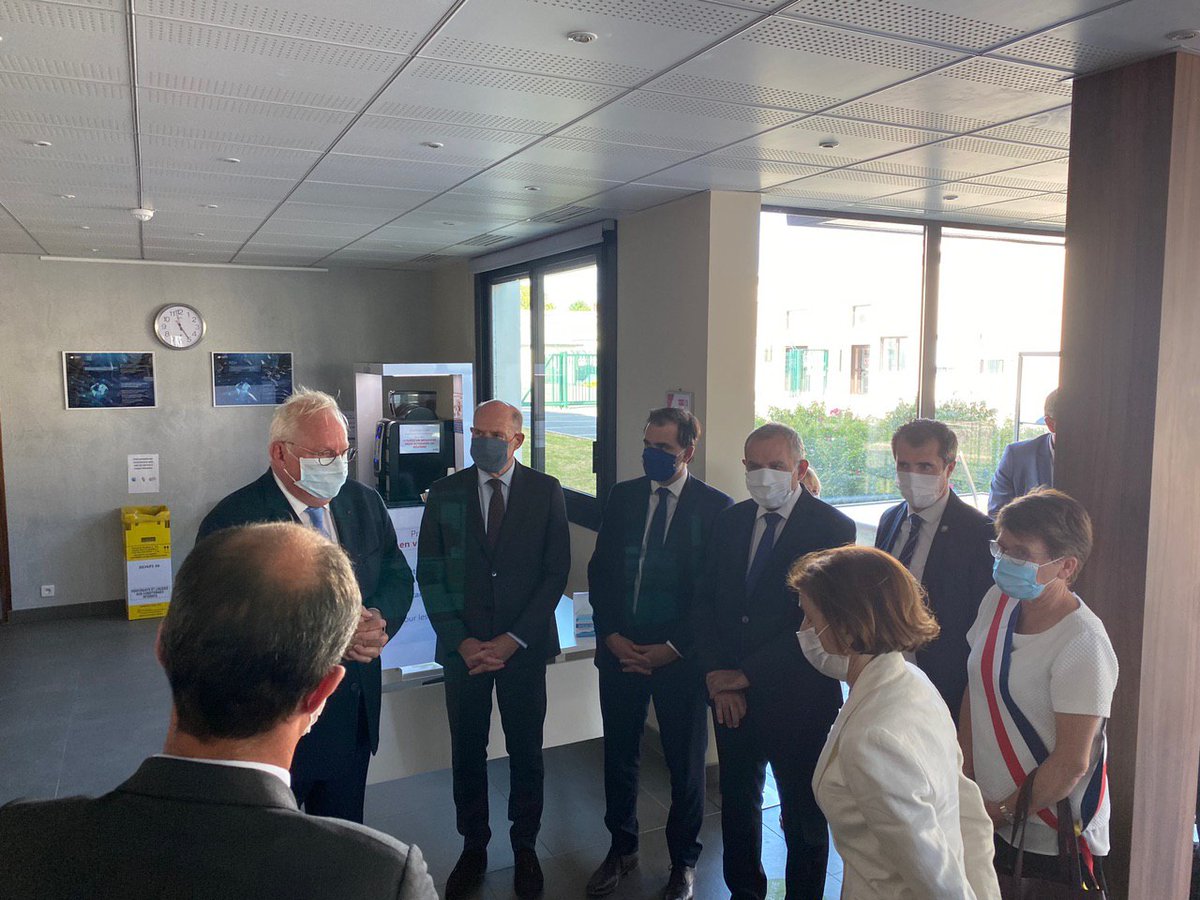 F_Lecoufle's tweet photo. [#Sodern #LimeilBrévannesBrille🛰🛰]
Nos industries françaises ont du talent !
Nous accueillons @florence_parly, #MinistreDesArmées à SODERN pour échanger sur les défis à venir pour cette pépite internationale spécialisée dans les #TechnologiesSpatiales
#Innovation #NASA #DevEco https://t.co/XBg3YlfUl9