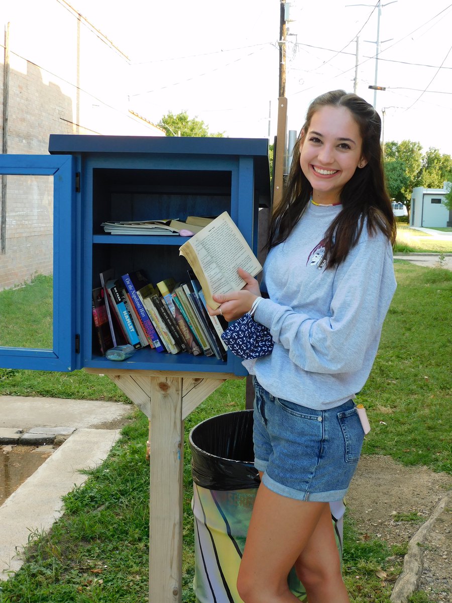 Introducing our new 2020-2021 ETC Officers! Meet Audrey Lee our President!
•Her favorite color is navy blue 
•The show she has been bingeing during quarantine is Vampire Diaries 
•And her favorite thing about being apart of ETC is the dedication of everyone in the department!