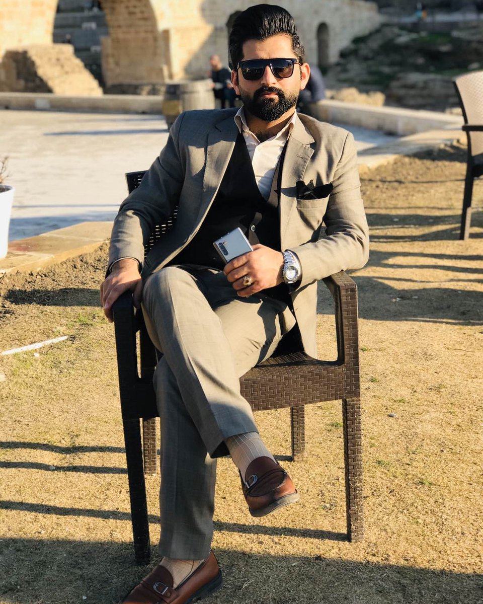 SarhangPhysic's tweet photo. ئەگەر چەند جارێک بمرم و زیندووببمەوە بەلامەوە باشترە لەوەی سەیری نامووس و عەیبی خەڵکی بکەم و خەڵکیش سەیری نامووسی من بکات.
 
#سەلمانى_فارسی https://t.co/AIZRTMknma
