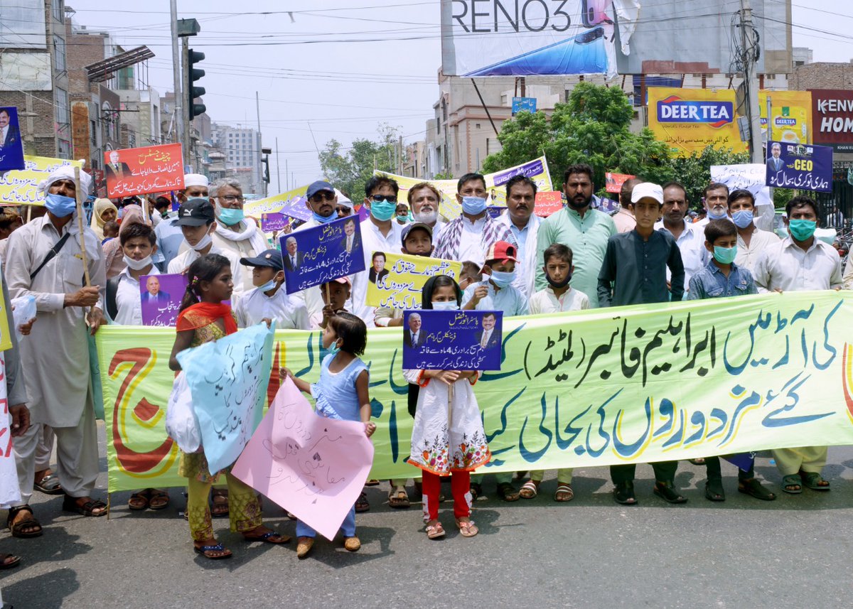 MHanif48's tweet photo. آج 
#faislaabad 
دھرنا ہوا لیکن 
@DCFaisalabad نے عوام کو #IbrahimGroup سے انصاف نیں لے کے دے سکا ایسی نو کری کا کیا فائدہ کے پاور ہونے کے باوجود
#NaeemMukhtar
#AllaidBank
کے خلاف ایکشن لے کے غریب ورکر کو حق نیں دلا سکتا
@DCLahore @gnnhdofficial @CTV_Digital @AbbTakk @Dawn_News https://t.co/9RvCOgGcQS