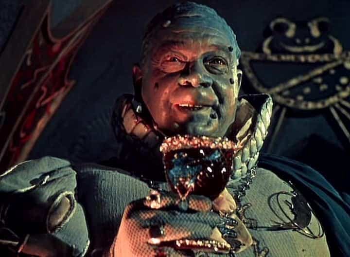 Долго думал, кого же мне напоминает бомжебосс Медведев :)