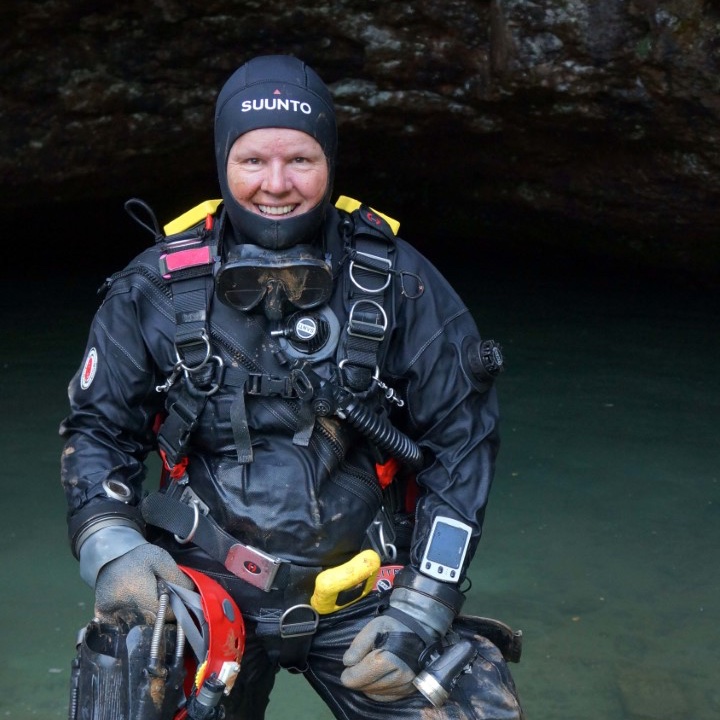 SmithsonianSA's tweet photo. One of the top cave divers working today—and one of the very few women in her field—@JillHeinerth, an underwater explorer, writer, photographer, and filmmaker, joins us Aug. 12 to share her adventures. #SmithsonianStreaming
📷: Jill Heinerth
Register: https://t.co/wWS5H3tDBl https://t.co/MO9QZJ5NUC