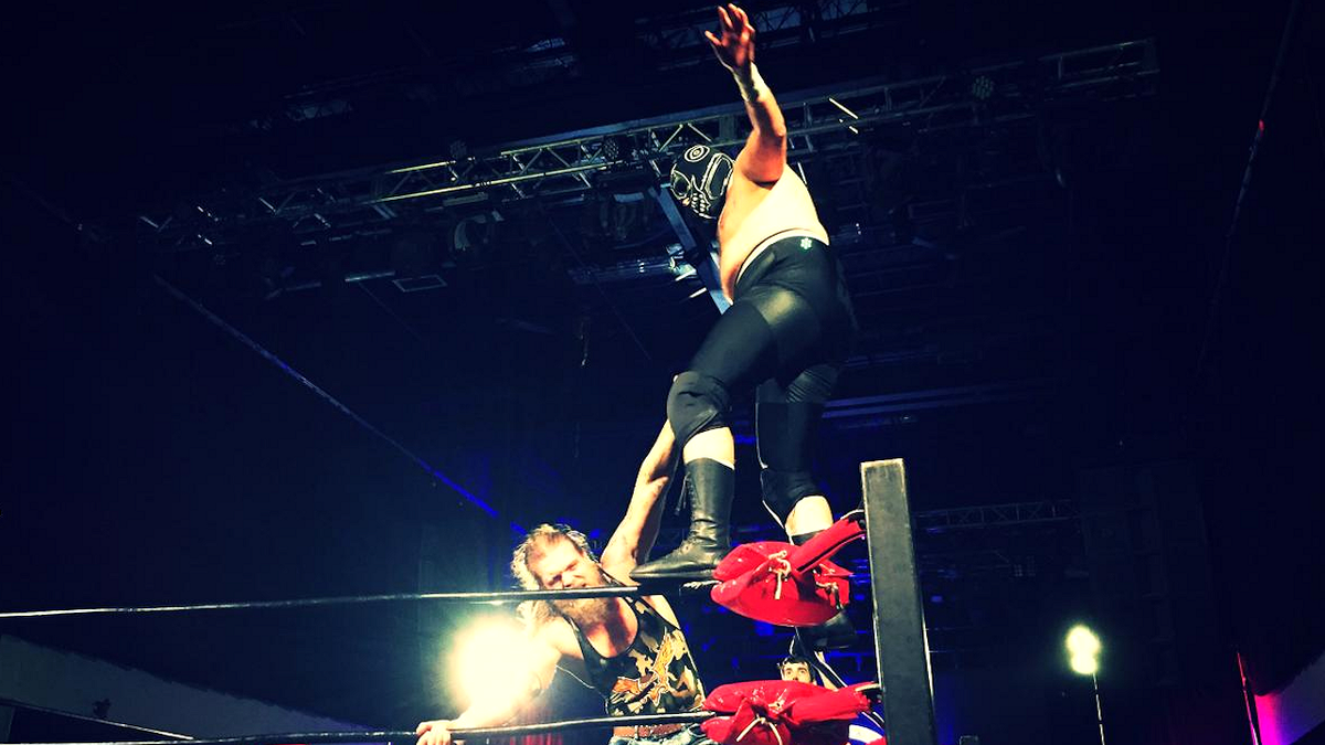 CWNonline's tweet photo. CWN would like to take this time to wish @AEWrestling star and Canada's own @EvilUno a Happy 33rd Birthday today! #JoinDarkOrder #AEW #SSB #WeAreCIW #CWNonline #CANUCKproud 🍁 https://t.co/1GwOcSNRgs