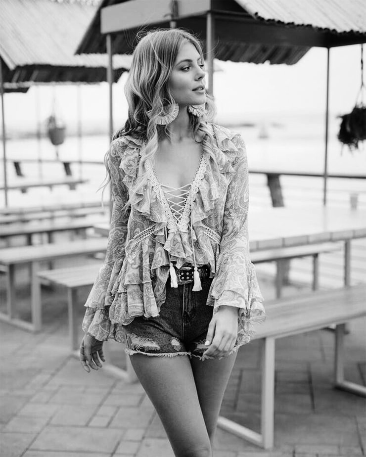 lxbellemathilde's tweet photo. • donʼt touch my soul with dirty hands.

#SeaductionBeachParty https://t.co/aPBuJv9vhQ