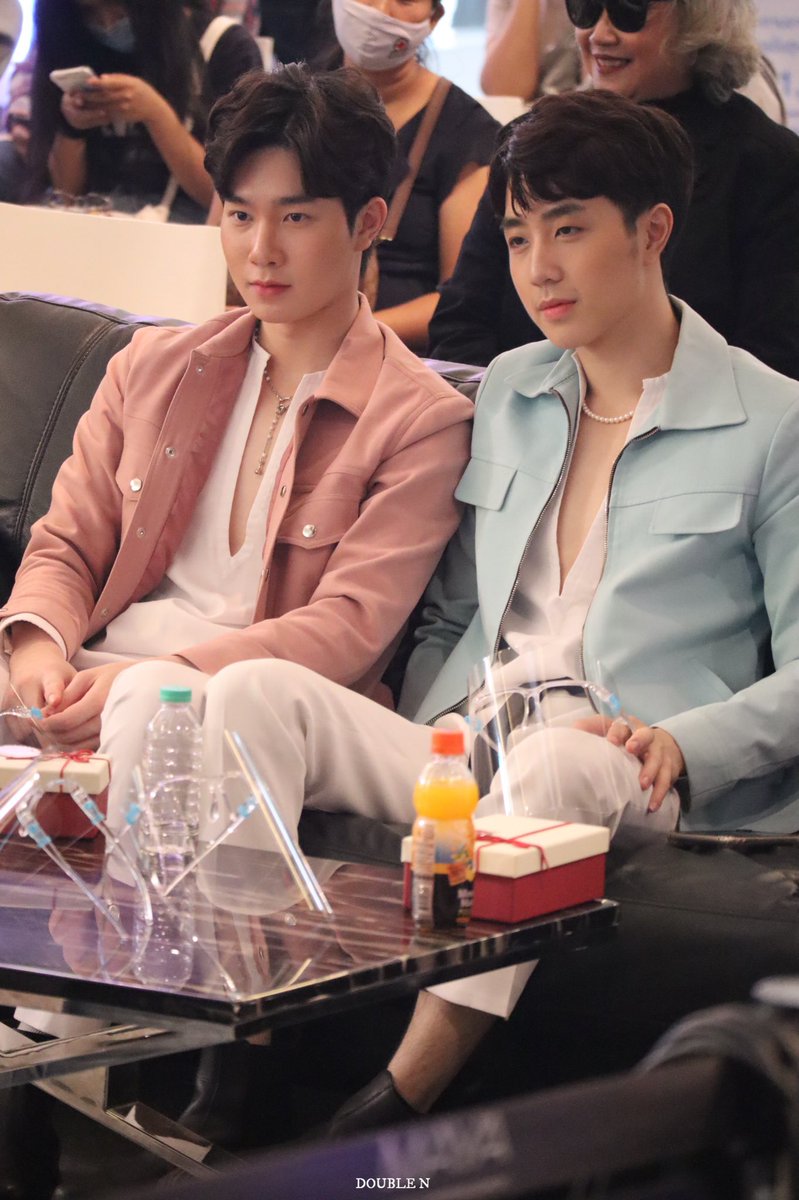 Newunderworld1's tweet photo. พี่เบสทำไรให้หนูยิมงอนหรอป่าว หนูยิมไม่น่ารักหรือเปล่า ทำปากงุ้ยๆเชียวหนูยิม 😆😆
#Mynameis_yim 
#CottoncandYim
#OxyGenerationTH
#BestYimXPairaupraupring https://t.co/bNxAJ6mYxy