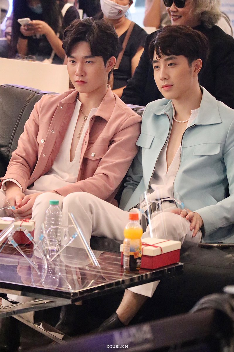Newunderworld1's tweet photo. พี่เบสทำไรให้หนูยิมงอนหรอป่าว หนูยิมไม่น่ารักหรือเปล่า ทำปากงุ้ยๆเชียวหนูยิม 😆😆
#Mynameis_yim 
#CottoncandYim
#OxyGenerationTH
#BestYimXPairaupraupring https://t.co/bNxAJ6mYxy