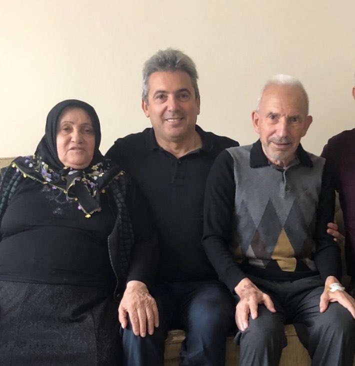 suleymanaksoy_1's tweet photo. Kıymetli Babam Aydın Aksoy’u kaybetmenin derin üzüntüsü içerisindeyim. 
Cenazesi 21 Temmuz Salı günü Trabzon Sürmene Eski Camii’nde öğle namazına müteakip aile kabristanlığına defnedilecektir. Rabbim mekanını cennet eylesin. https://t.co/2SSCTUEGtJ