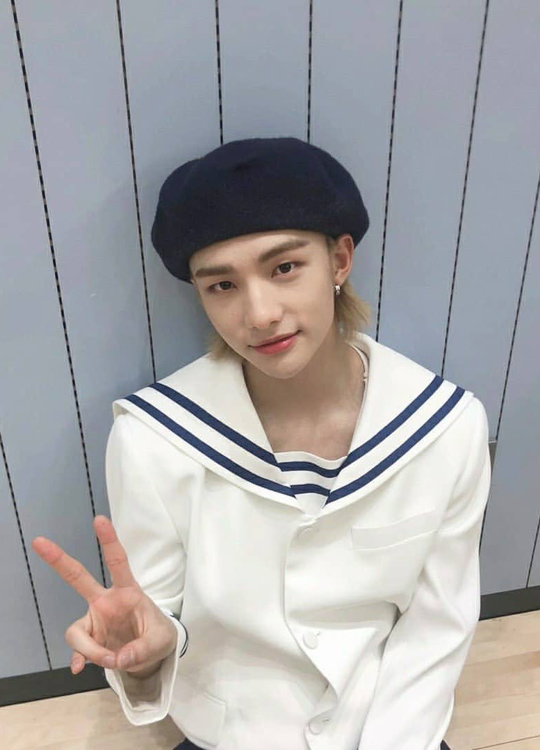 hyunjin - peace liliesevery day i grow to love his carefree and beautiful soul even more than i did before <3