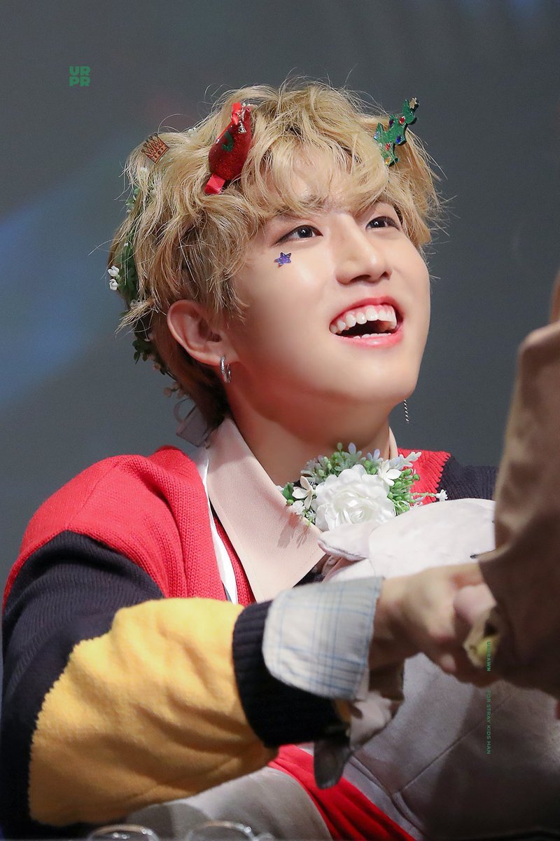 jisung - sunflowerhis confidence and ability to see his own worth is truly amazing. he is beautiful and unique, both on the inside and on the outside <3