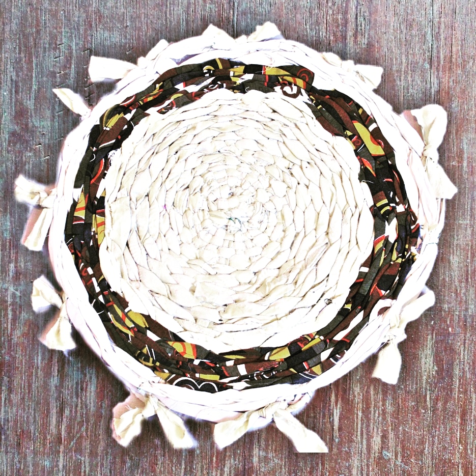 GlitterGleam_'s tweet image. Handmade Round Asani upcycled from Old Clothes
Made by Jann Utthan Sansthan under Project Jagriti
Can also be used as a Foot mat
Washable, Made with Comfortable Soft Clothes

DM to Order 
#homedecor #footmat #asani #mats #recycle #upcycle #ngo