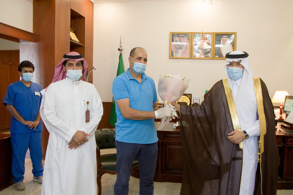 DawadmiHospital's tweet photo. إستقبل سعادة محافظ الدوادمي
الأستاذ/ سلطان بن سعد السديري.
مدير مستشفى المحافظة
الإخصائي/ أحمد بن بجاد الرخيمي.
و مدير المحجر الصحي
الأستاذ/محمد عبدالله الدحيم.
لتفعيل و تركيب الإسوار الصحي لمن تم إختيارهم لأداء فريضة الحج لهذا العام
من المقيمين في المحافظة. https://t.co/bIpAR43lGs
