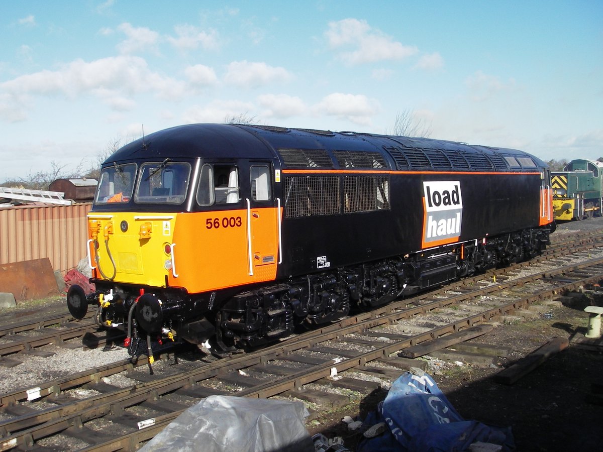 BeyerHill's tweet image. For @dcc_my here is 56003 @gwsr in 2005 before and 2006 after the repaint. #LoadHaul #Grid #Class56