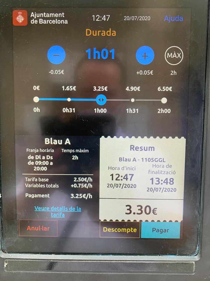OnVasBarcelona's tweet photo. Rda. Sant Pere. 3,30 per 1h. d'aparcament, un atracament a mà armada, no regalem diners a Colau no aparquem al carrer. https://t.co/t6iBJHMuAI