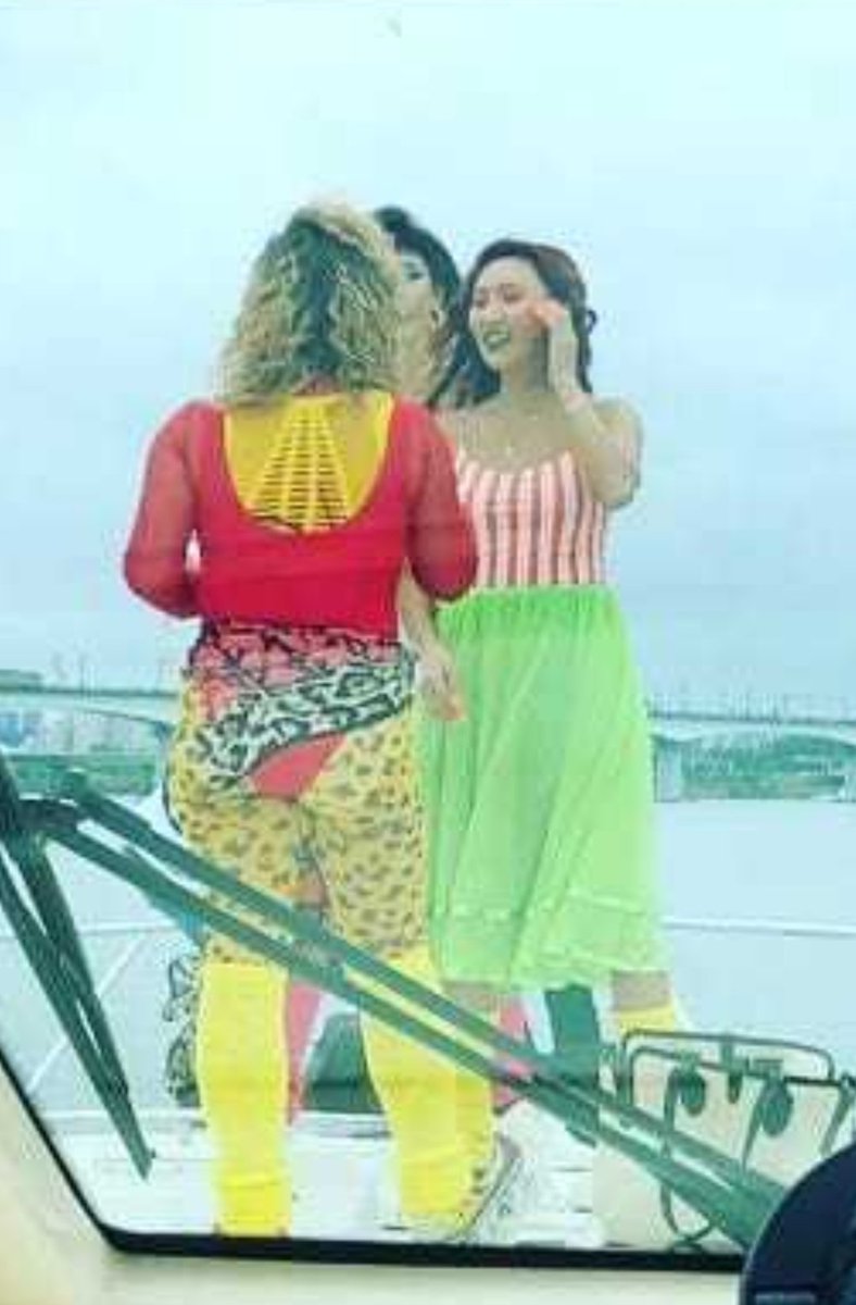 bb6886's tweet photo. My stomach😂😂😂
I remember they said they have to lose 9 kg fat, it seems like a exercise theme.

#ilivealone
#HwasaMaria
#MariaIsHwasa
#María #solo #album #mamamoo #hwasa #comeback #intro #kidding #why #kpop #dance #hip 
#화사 #마리아 #마마무 
#LMMHWASA #HWASALOSTMYMIND https://t.co/wk2iQwrWEe