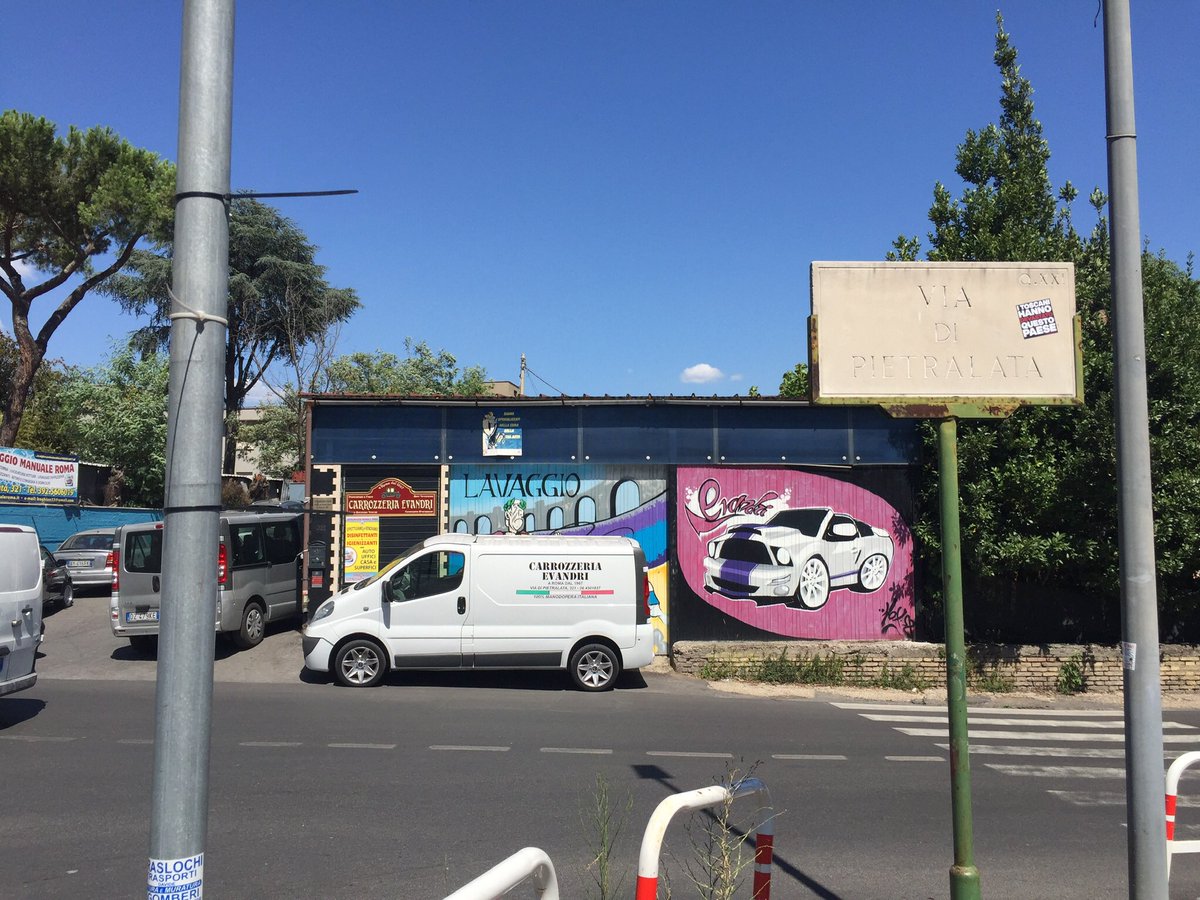 Lucaa2023's tweet photo. @RiprendRoma @virginiaraggi @alealfaro89 via di Pietralata bonificata dai cartelli dei traslochi abusivi https://t.co/zgwNMdwKGU