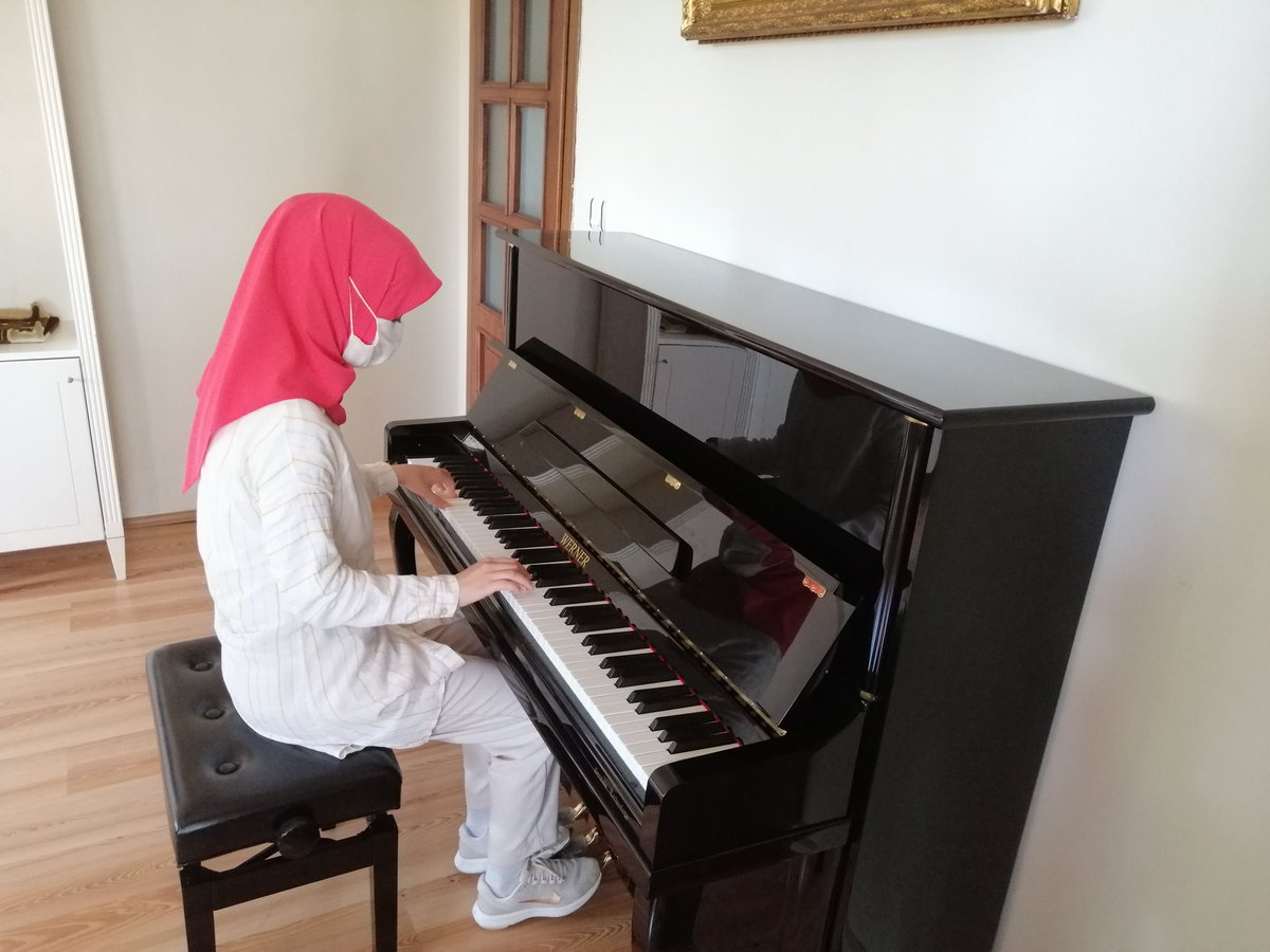 ACD Sanat Merkezi'nde,
Piyano ve Keman derslerimiz devam ediyor. 😊
#piyano #keman #şan #solfej #acdsanatmerkezi #acd <a href="/acdsanat/">acdsanat</a>  #müzik #music #violin #piano