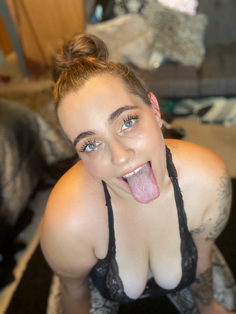 BrittyKitty18's tweet photo. Who wanna meet me for good sex I'm really ready to swallow cum now https://t.co/n7Lkw5iuMF