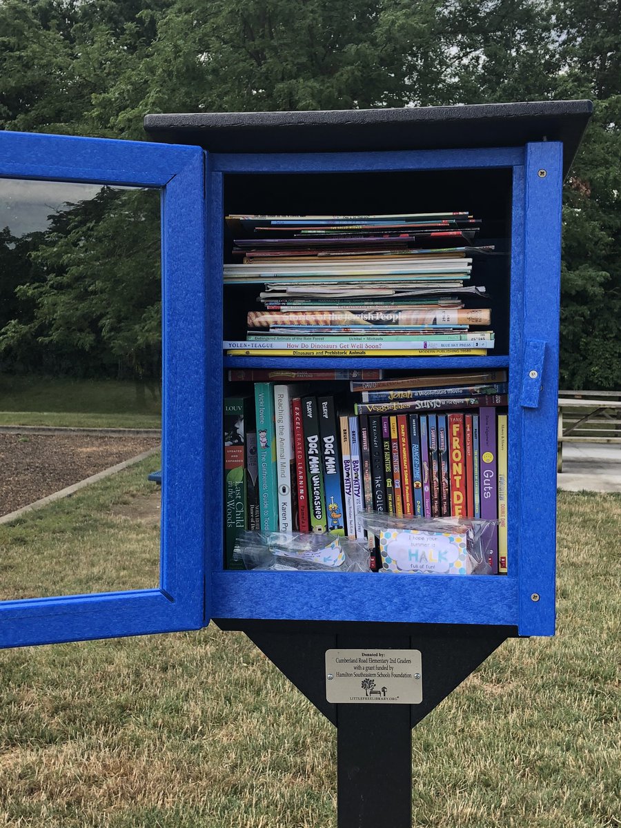 khickslms's tweet photo. @MrsRentCRE and I filled the first of 3 @LittleFreeLibra ries this morning. To our surprise, some books had already been put in! ๐ So exciting! Our @CREhseIN 2nd graders would be so happy to see that our community has access to more books! @FishersParks @hsefoundation https://t.co/juuAXiagsI
