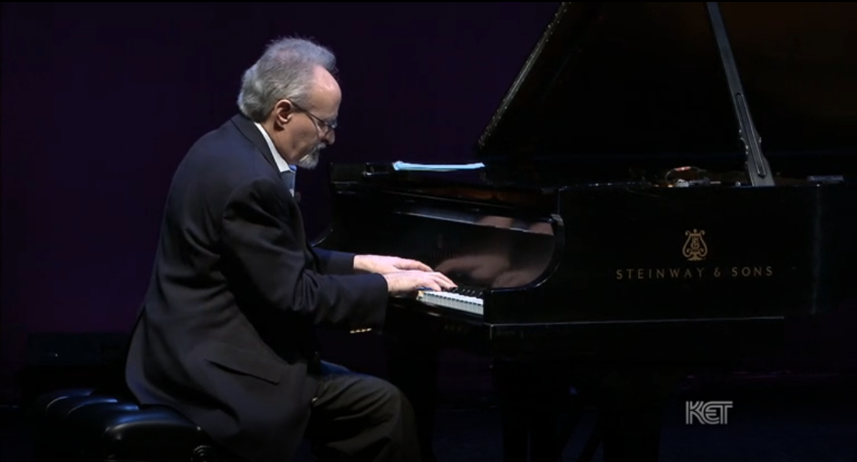 kyperformingart's tweet image. In October 2019, several area schools were invited to the @KyCtrArts for our #ViolinsofHope program, 𝙅𝙪𝙡𝙞𝙚𝙠'𝙨 𝙑𝙞𝙤𝙡𝙞𝙣. Now everyone can experience this program about the importance of European Classical music to Jewish people during the Holocaust on #PBSLearningMedia.