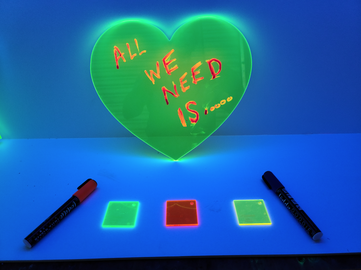 EBTMorlando's tweet photo. Your Glowing Message DIY Kit 🌟
A decorative and unique message board, that allows you to customize the color and the shape! Shapes made of thick acrylic plexiglass, in glow colors, or in a reflective mirror finish. Glow marker included, or white marker for the colored mirrors! https://t.co/6p77lcYKxT