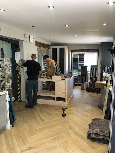 LC_KBDesigns's tweet image. Getting excited about our new handmade kitchen display going in today. Pink!!!

#kitchen #kitchens #oxted #surrey #kitchendisplay #handmadekitchens #kitchendisplay #kitchenshowroom