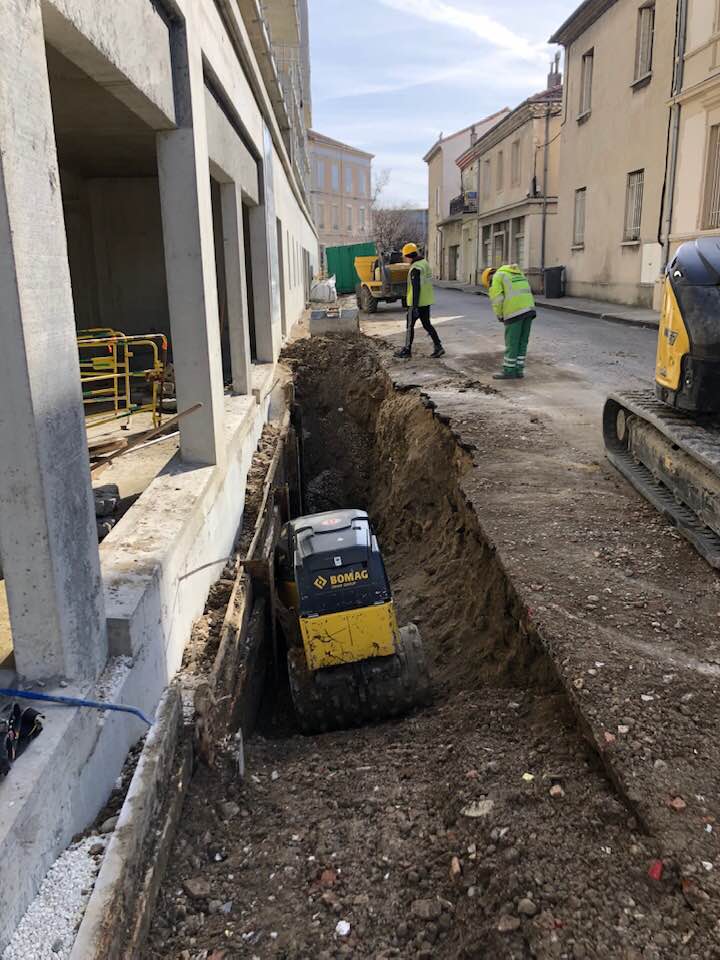 AudigierTP's tweet photo. Nous avons repris au début du mois de juin, la construction de 59 logements collectifs en accession et bureau « Le Carré Molière », projet porté par @SDH_Officiel ,à Montélimar. 🙂
👉🏻 https://t.co/9hHItL2OE4
#AudigierTP #Drôme #BTP #sdhconstructeur #sorha #Montelimar https://t.co/vsWcjqK1TK