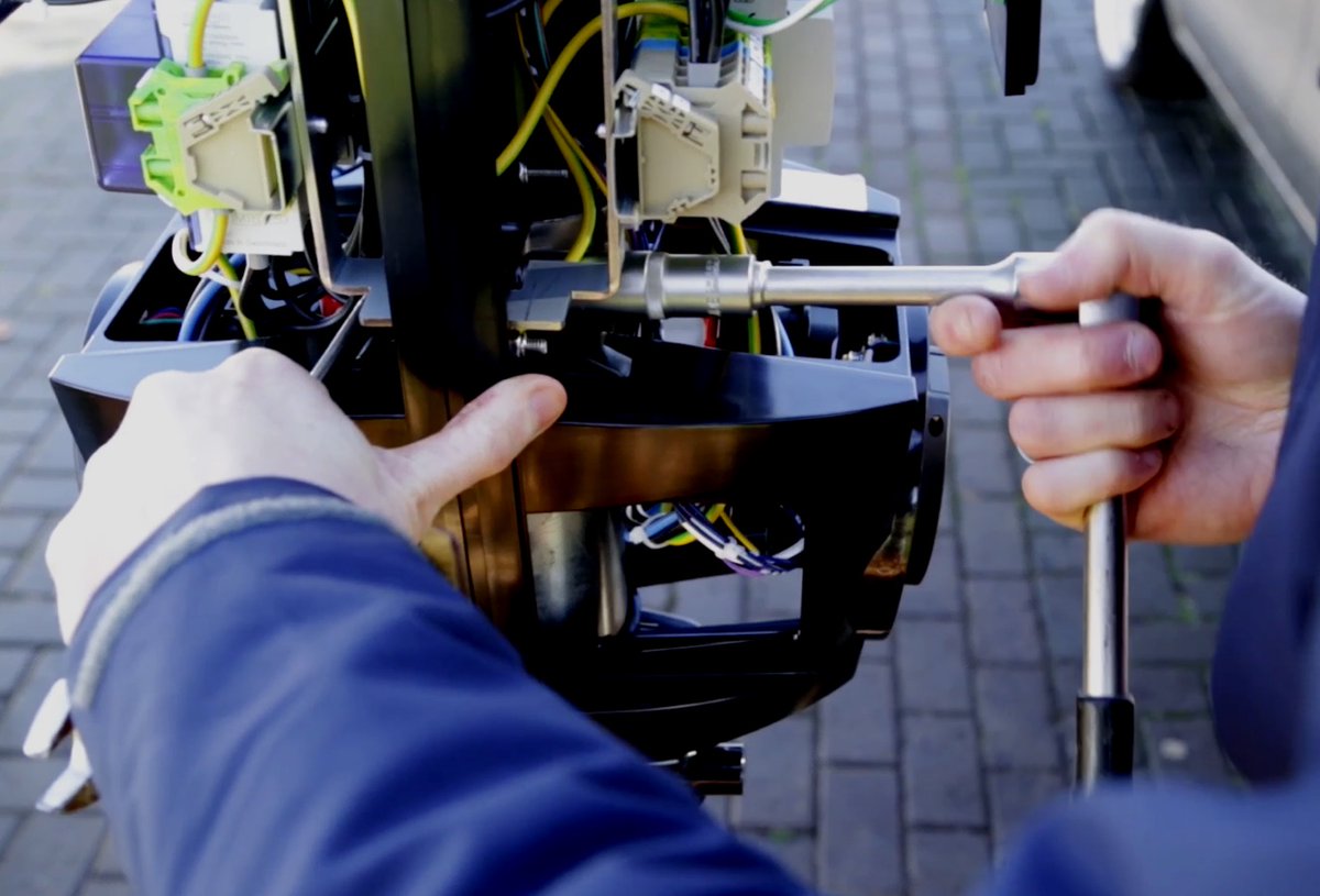 EVserviceEU's tweet photo. Waarom is het juist nu de perfecte tijd om een laadpaal te laten installeren? Lees het hier: https://t.co/K8wW7DF6Ii

#elektrischrijden #laadpaal #laden #EV https://t.co/lSu6omFEmB