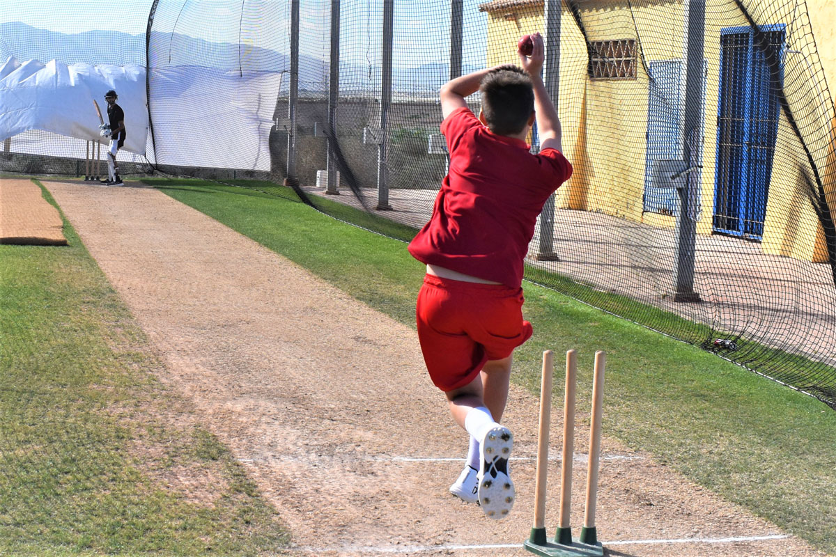 DSCricketSpain's tweet photo. The Root Academy welcomes aspirational young players 14-16 who play cricket to a high standard at county, district, club & school level. Limited to 20 places. 28-31 Oct 2020 - MORE INFO + TO BOOK: https://t.co/W0aKu1C8tz #cricketholiday #crickettraining #Cricket #desertsprings https://t.co/MHuesLa02e