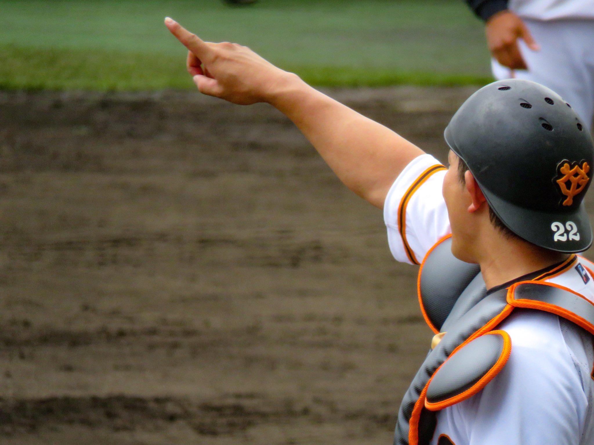 Uzivatel ㅇㅅㅇ Na Twitteru プロ野球選手とアウトカウントを交わしたい 探したらたくさんあると思うんだけど 今ちょーどあったやつ 指ブレブレだけど 構図が気に入ってる ２枚目は指示出してるだけかも 読売ジャイアンツ 小林誠司 T Co Nnhfgydivm