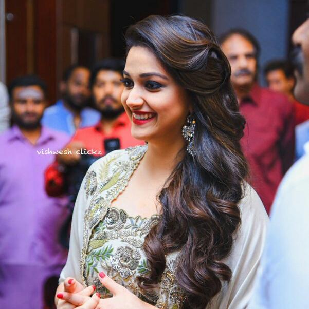keerthyvfc_'s tweet photo. Actress ✅
Swimmer ✅
Dancer ✅
Singer ✅
Violinist ✅
What's next? 🤔
I want to see @KeerthyOfficial as director!🎥
Directed by " #KeerthySuresh"
Kitty papa I am waiting!!🤩
Comment yours👇🏻 https://t.co/yRAIX2WHuJ
