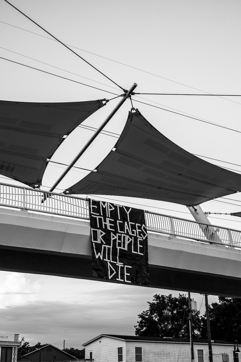 saskiyasoul's tweet photo. Seen today in Tallahassee, Florida. 
There’s an outbreak in Leon County Detention Center.The lives of people loved and cared for are at risk.Inmates who tested positive are only being given Tylenol and Gatorade to combat a deadly virus.Not only is this an injustice, it’s inhumane https://t.co/bqKIV3NWrp