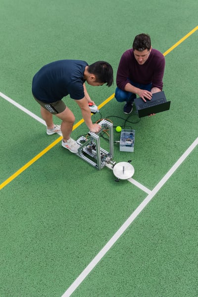 SportsandTechno's tweet image. 12 november is de Dag van het Sportonderzoek op de @Sporthogeschool Eindhoven. Dit is een landelijk congres vóór en dóór onderzoekers en beleidsmakers. Het thema ‘iedereen aan zet’, burgerparticipatie in onderzoek zoals bij Living Labs staat centraal. 

👉 sportsandtechnology.com/geen-onderdeel…