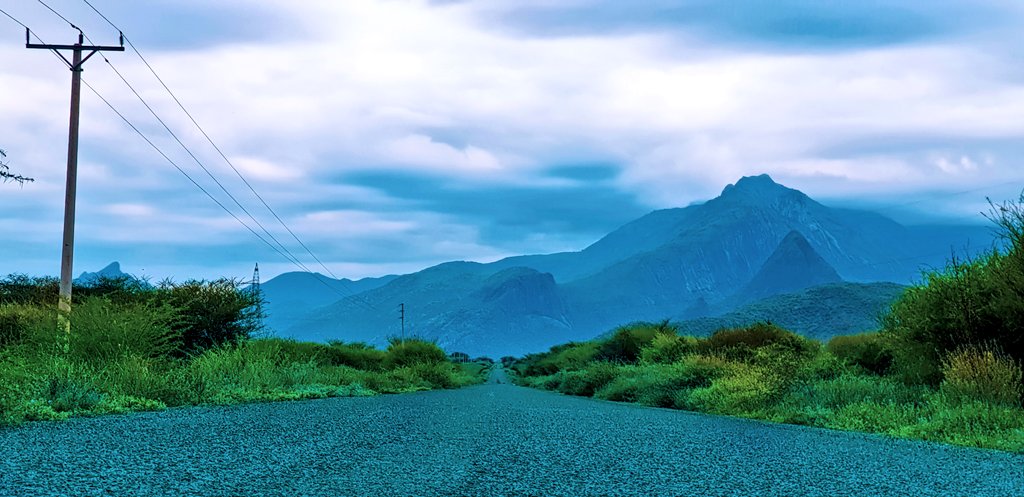 Drove back to Marich Pass (after the car trouble). Camped 1 night then left at 10am towards Turkwel. The plan was to sleep in Nakuru, hence the late start. Took was than 1hr, road is perfect.