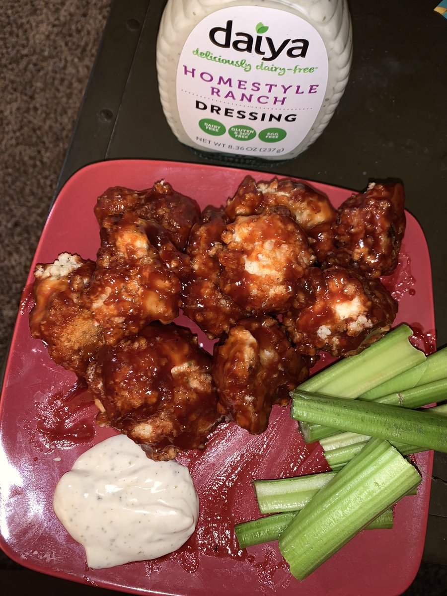 oatxmilk's tweet photo. I’m making a thread of beautiful and delicious vegan food 🌿🌯🍕🌮🍔🥕🥦🥑🍊🥥🥭 https://t.co/CdInnGdilY