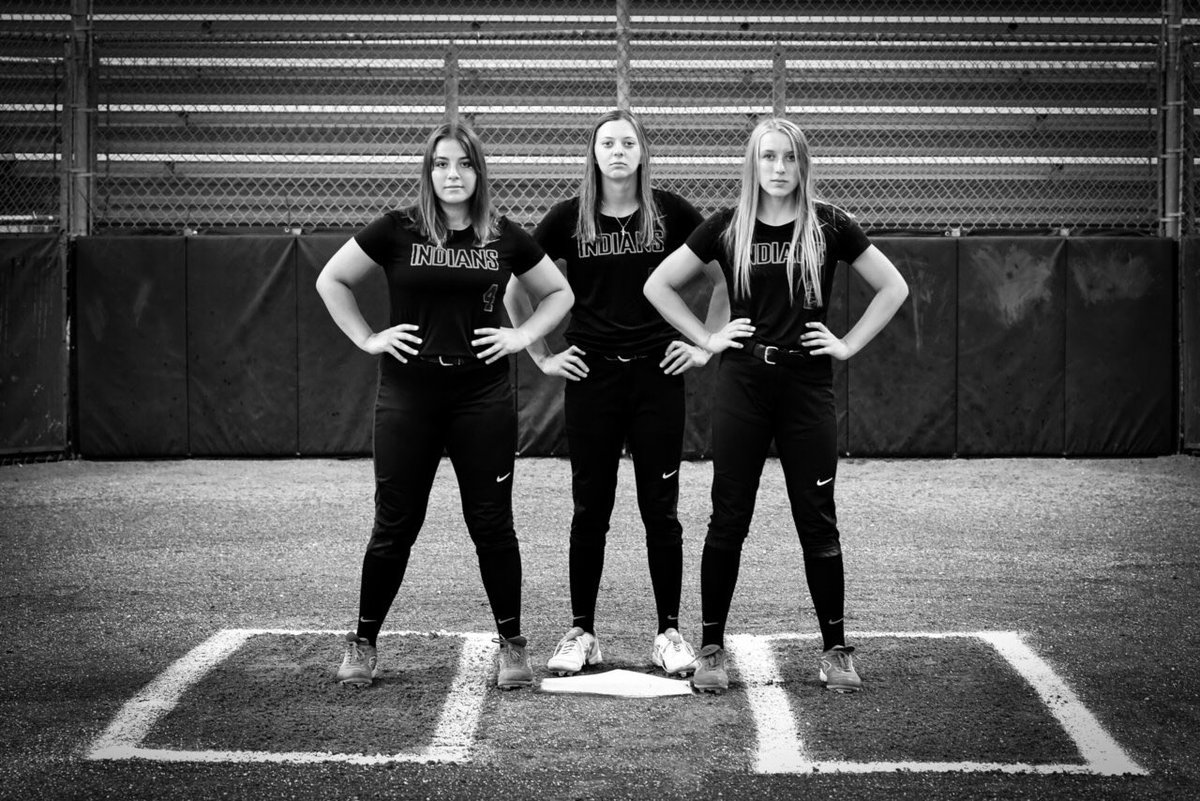 🥎𝙂𝘼𝙈𝙀 𝘿𝘼𝙔🥎  Class3A Region 1 final vs <a href="/BHRVsoftball/">BHRV Nighthawk Softball</a>   7PM start in Spirit Lake. <a href="/IGHSAU/">IGHSAU</a>  
📸 cred: <a href="/cbolluyt/">Courtney Bolluyt</a>
