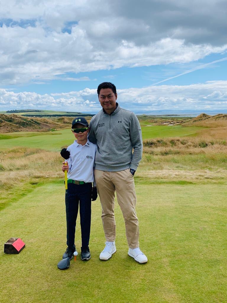 dumbarniegolf's tweet photo. Our youngest player to date, 9 year old, Luke Wu hit the purest of drives down our 1st hole under the watchful eye of caddie, his dad, Fan Wu.  Great to have you both with us. #TeamDumbarnie ⁦@OBSportsGolf⁩ ⁦@davidscottPGA⁩ ⁦@GT511⁩ ⁦@Troon⁩ https://t.co/Ks4uifjbpy