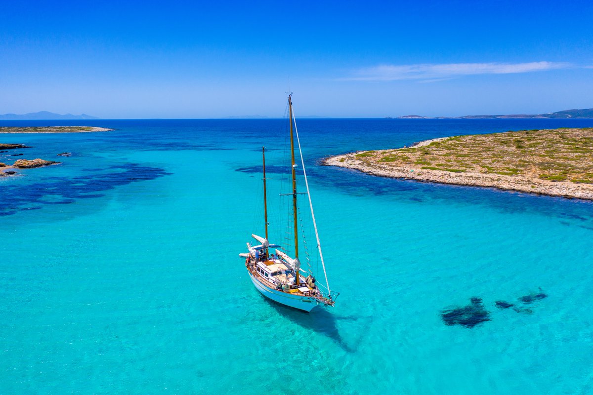 ParosVoyages's tweet photo. Private cruises to several amazing destinations! ⛵️️🇬🇷
#parosvoyages #bluelagoon #boat #sail #summer #paros #greece #destination #antiparos #mykonos #santorini #gopro #dronephotography #blue #turquoise #sea #cruise #sailboat #cyclades #europe https://t.co/NTbNAmi4KJ