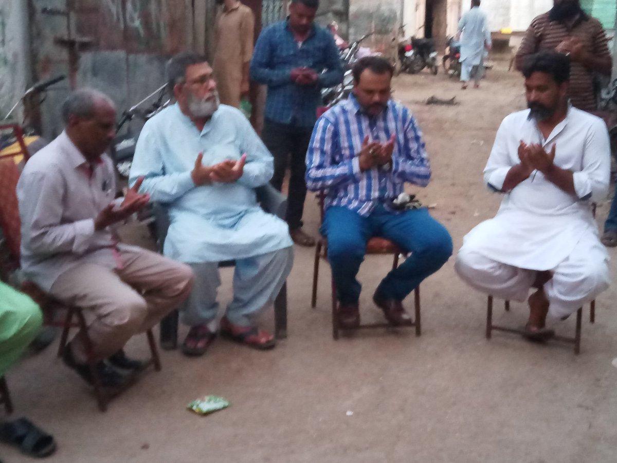 AliSuMiOfficial's tweet photo. 🤲#DistrictSouth Incharge Zubair Bhaiya Or Joint Incharge Mansoor Ghori Bhai Samet Kamran Bhai Ne Liyari Town #Unit31 Ke Sabqa Uc Organizer Irfan Bhai Ke Walid Ke Soyam Main Shirkat Ki Or Fatiha Ki 🤲
#MQMPakistanORC https://t.co/QVcYRaa3Fe