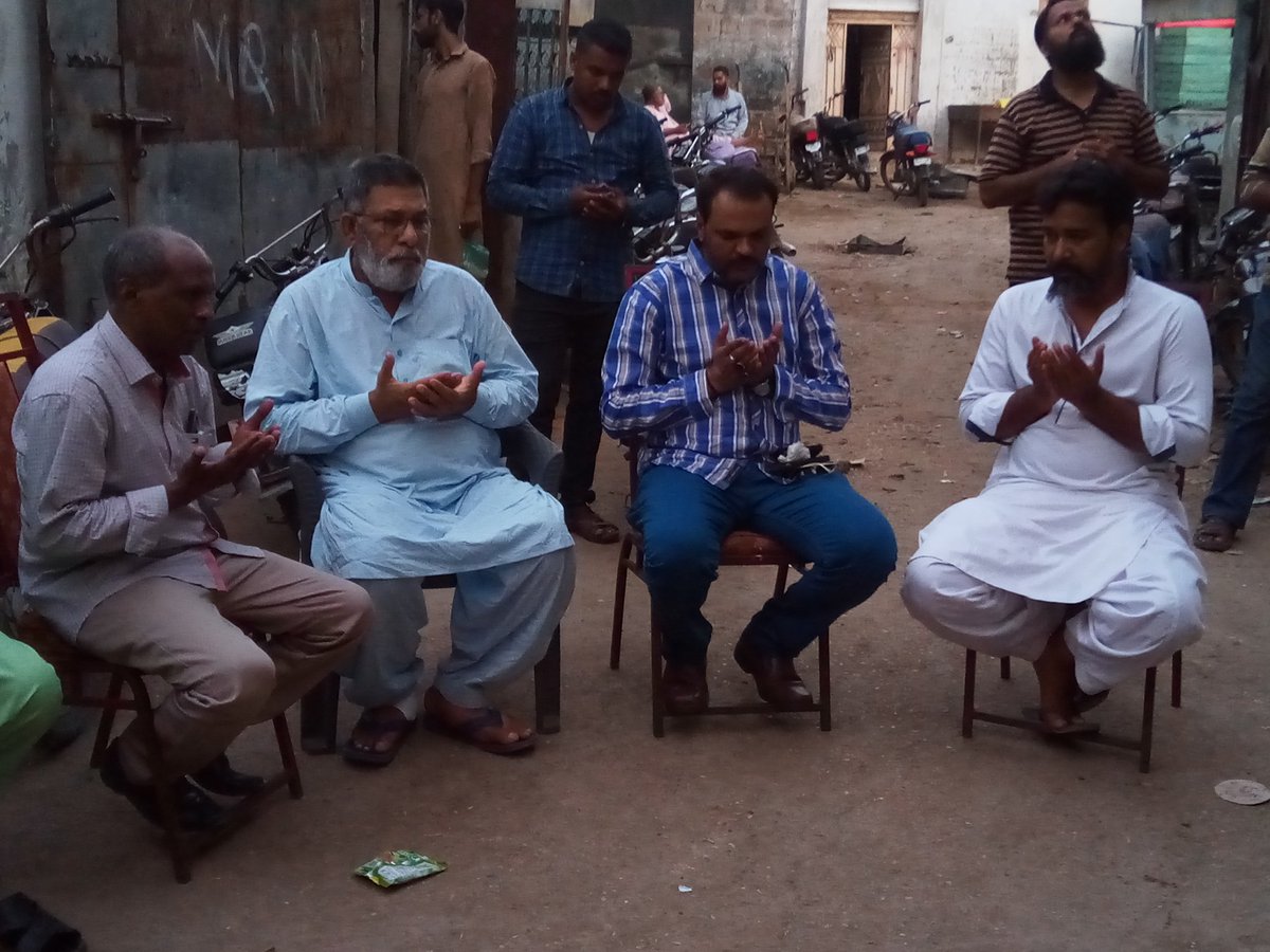 AliSuMiOfficial's tweet photo. 🤲#DistrictSouth Incharge Zubair Bhaiya Or Joint Incharge Mansoor Ghori Bhai Samet Kamran Bhai Ne Liyari Town #Unit31 Ke Sabqa Uc Organizer Irfan Bhai Ke Walid Ke Soyam Main Shirkat Ki Or Fatiha Ki 🤲
#MQMPakistanORC https://t.co/QVcYRaa3Fe