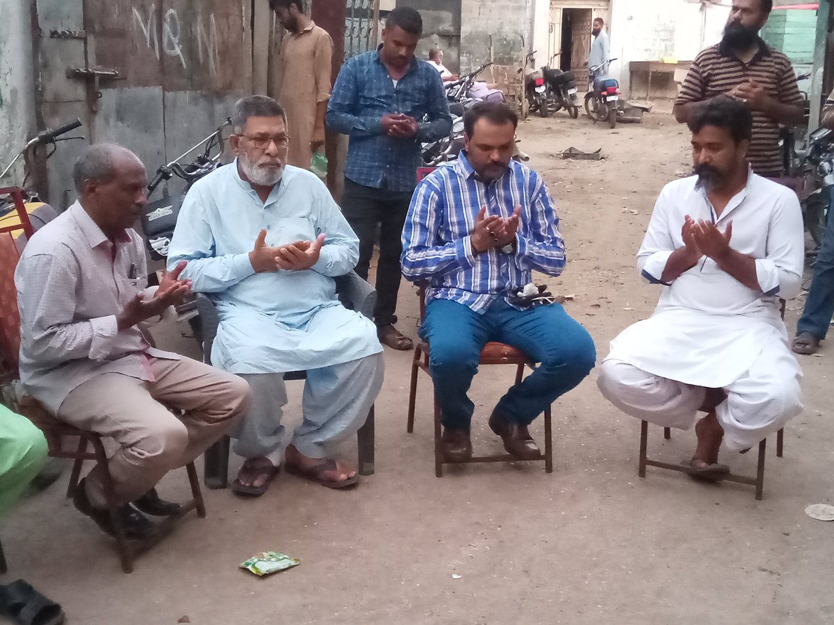 AliSuMiOfficial's tweet photo. 🤲#DistrictSouth Incharge Zubair Bhaiya Or Joint Incharge Mansoor Ghori Bhai Samet Kamran Bhai Ne Liyari Town #Unit31 Ke Sabqa Uc Organizer Irfan Bhai Ke Walid Ke Soyam Main Shirkat Ki Or Fatiha Ki 🤲
#MQMPakistanORC https://t.co/QVcYRaa3Fe