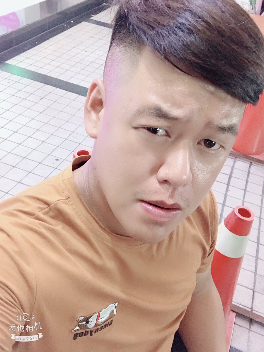 vk4vzo's tweet photo. 吃個東西流汗流很多超誇張真的好熱想脫掉了 https://t.co/TXQusl5qjR