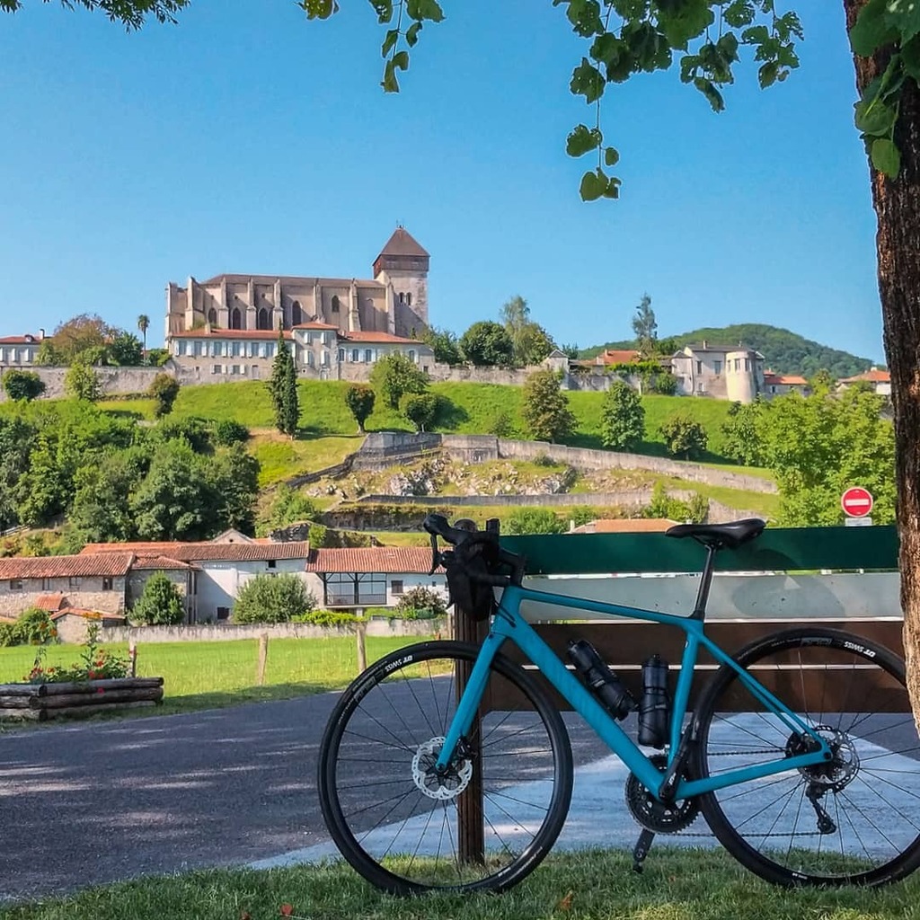 What a beautiful day for a ride. More of this please....
#cycling #cyclelikeagirl #cyclinglife #cycletography #ilovemybike #AATR #mycanyon #outsideisfree #getonyourbike #ridemoreroads #womanwhoride #explorebybike #worldbybike #realcycling #cyclingfrance … instagr.am/p/CC3fG4glozG/