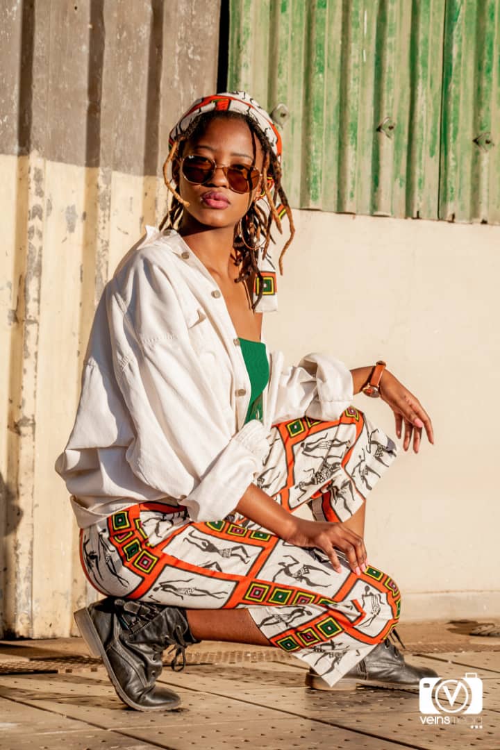 houseofmutu's tweet photo. House of mutu Bulawayo FASHION SESSION
#woman soldier urban street wear
@Houseofmutu.zw
@VeinsMedia
@YankieSonia
@Kwaneleshantell
@ProjectFashiona.zw
@umceco.tv
#suiteNo.1
#umcecowayawaya
#Ndebelewoman
#ethinicfashion
#urbanwear
#africantribes
#africadesigners
#africatextiles https://t.co/ecoUr7Mj2X