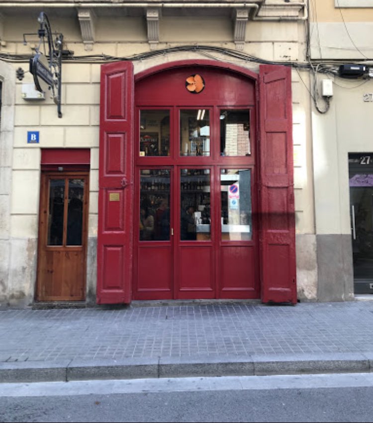 LaportaGuillem's tweet photo. Al mal tiempo buena cara 😅. La Pandemia te permite disfrutar de Barcelona como nunca. Todos los mejores sitios sin aglomeraciones.
Uno de mis favoritos #Quimet&quimet bar de tapas increíble 😉 https://t.co/bn68PpSWXs